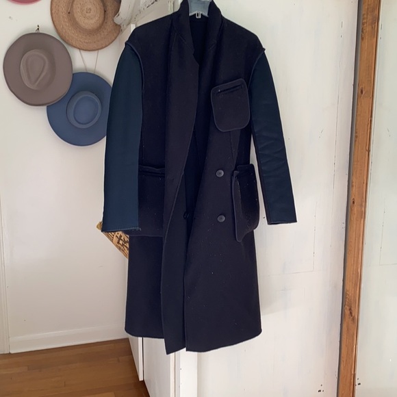 DKNY - Picture 4 of 5